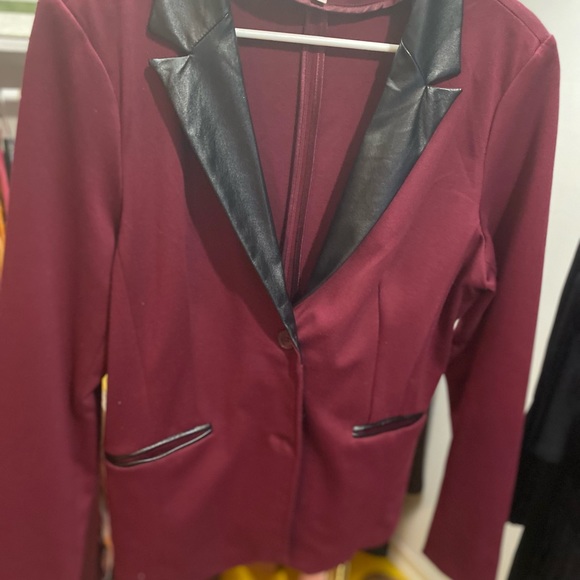 Burgundy jacket with black faux leather lapels and pocket trim - Picture 3 of 4